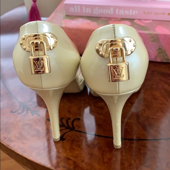 Shoes - Picture 8 of 13